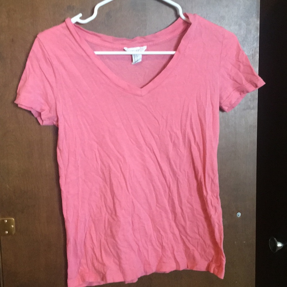 v-neck tee